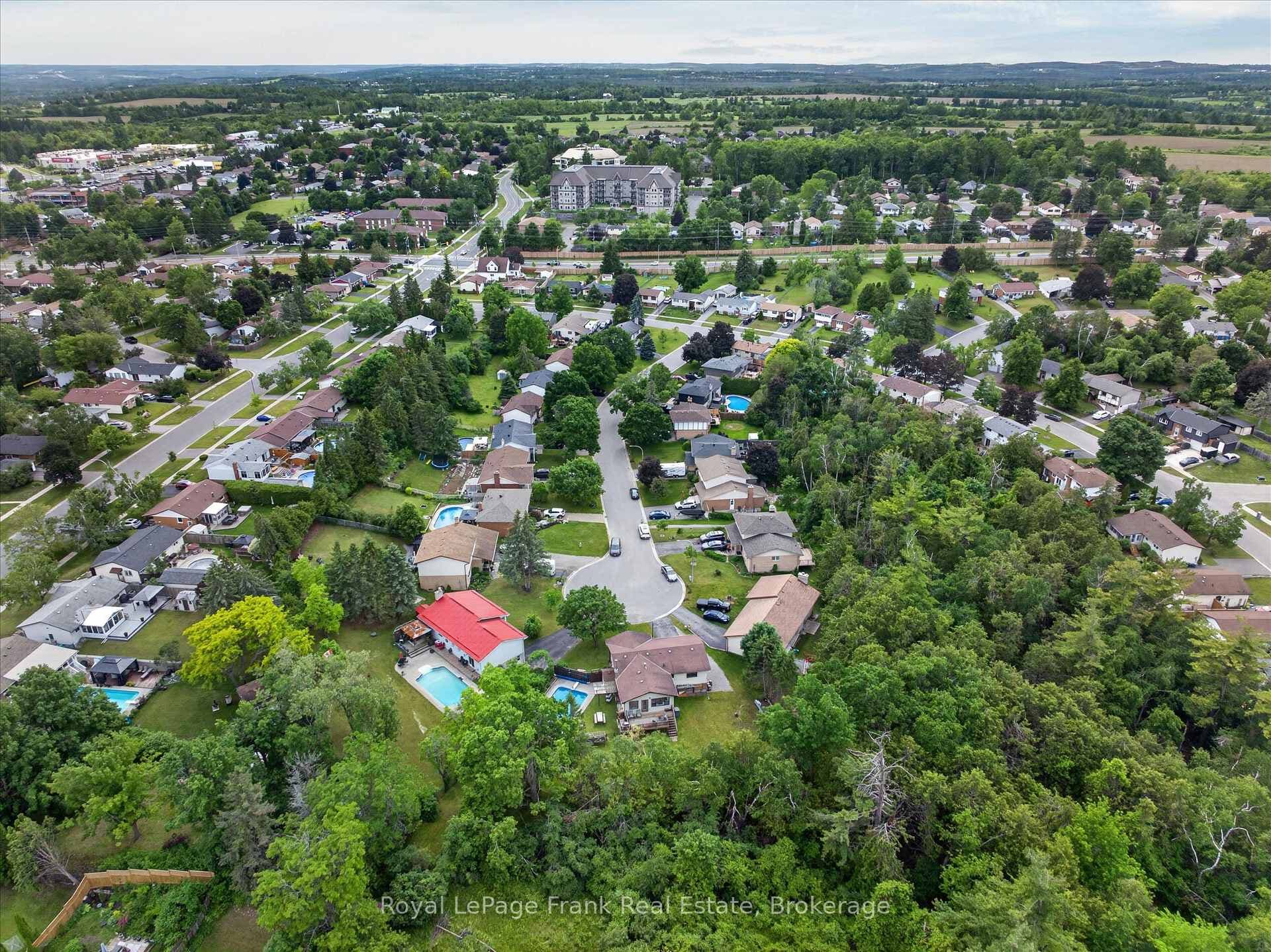 18 Redwood Court photo 42