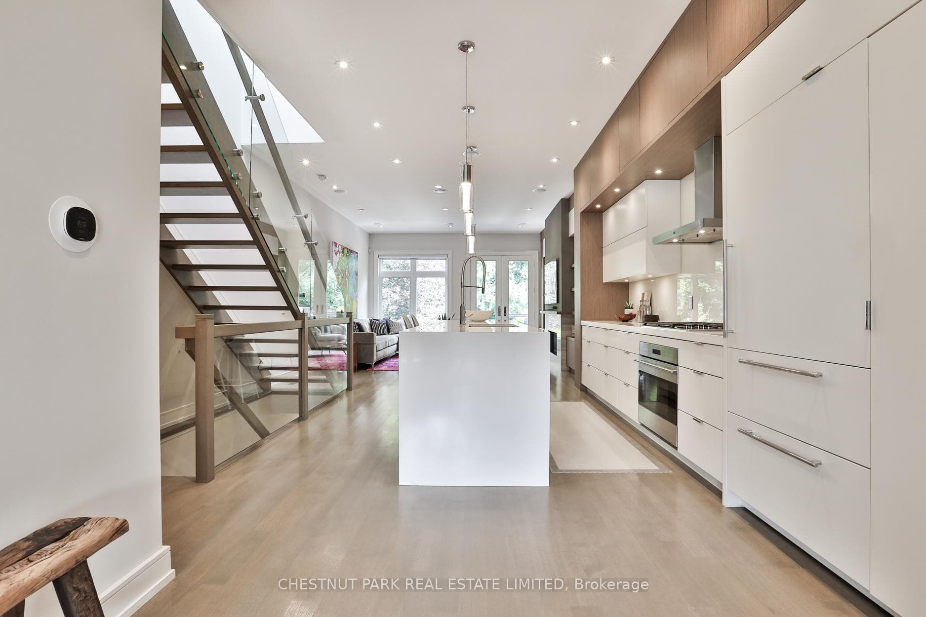 176 Lawrence Avenue photo 5