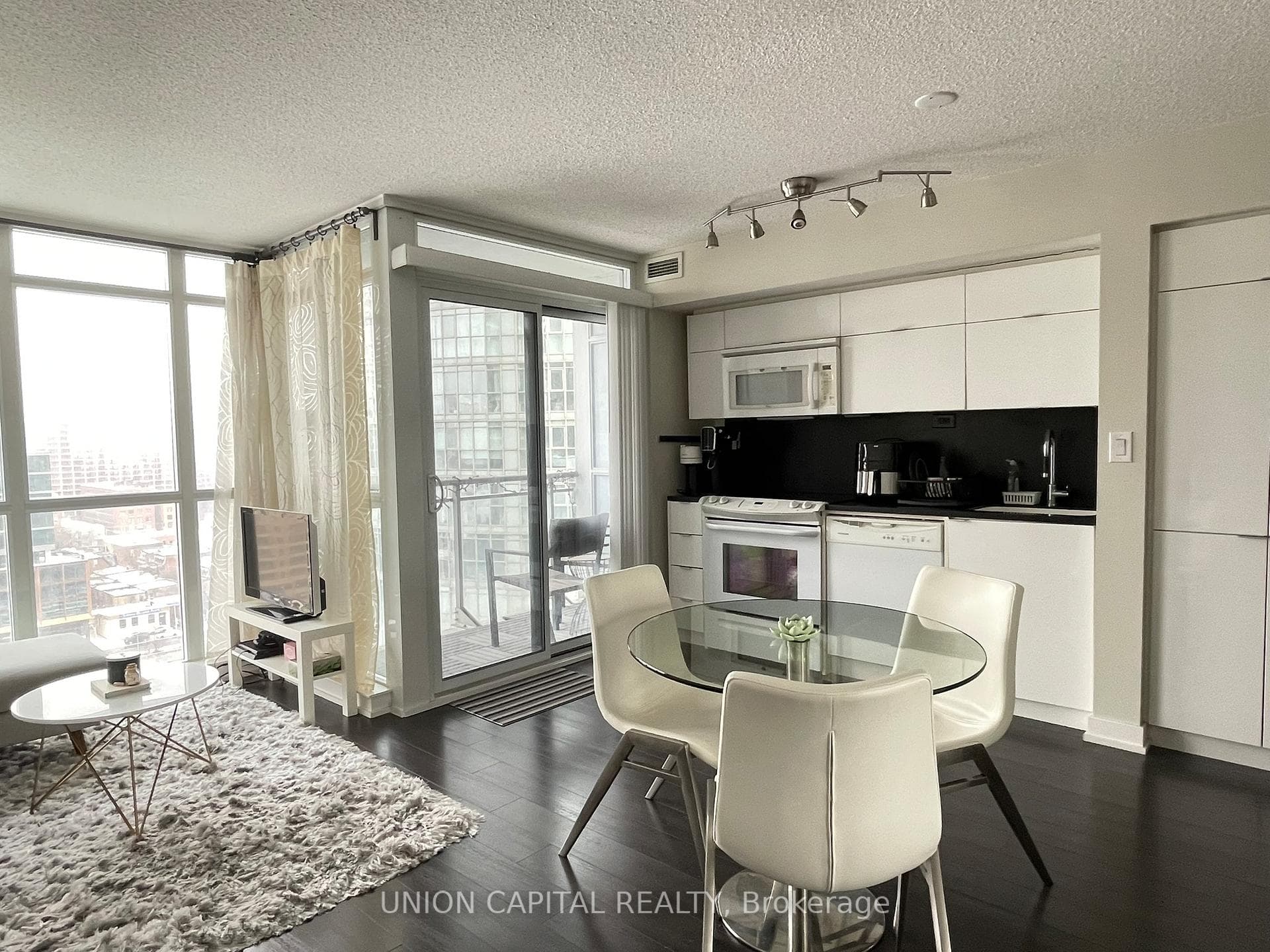 151 Dan Leckie Way Unit 1808 photo 4