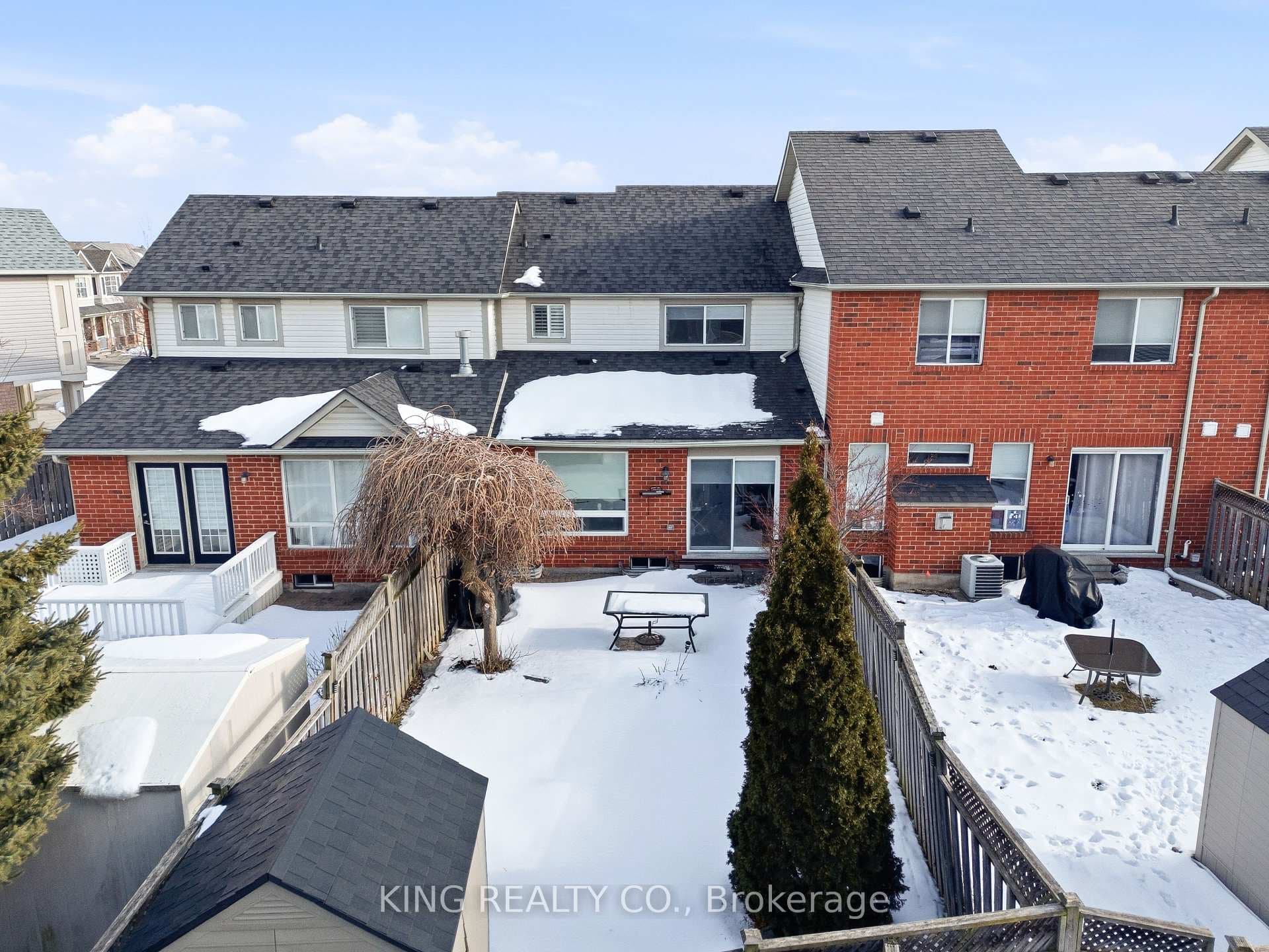 415 Baverstock Crescent photo 27