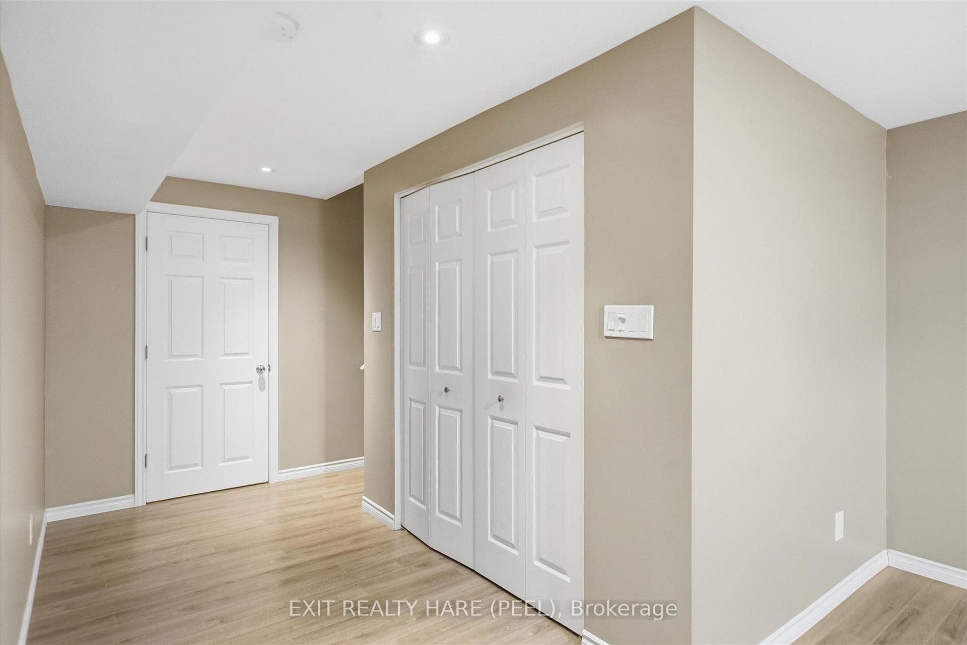 174 Irwin Avenue photo 32