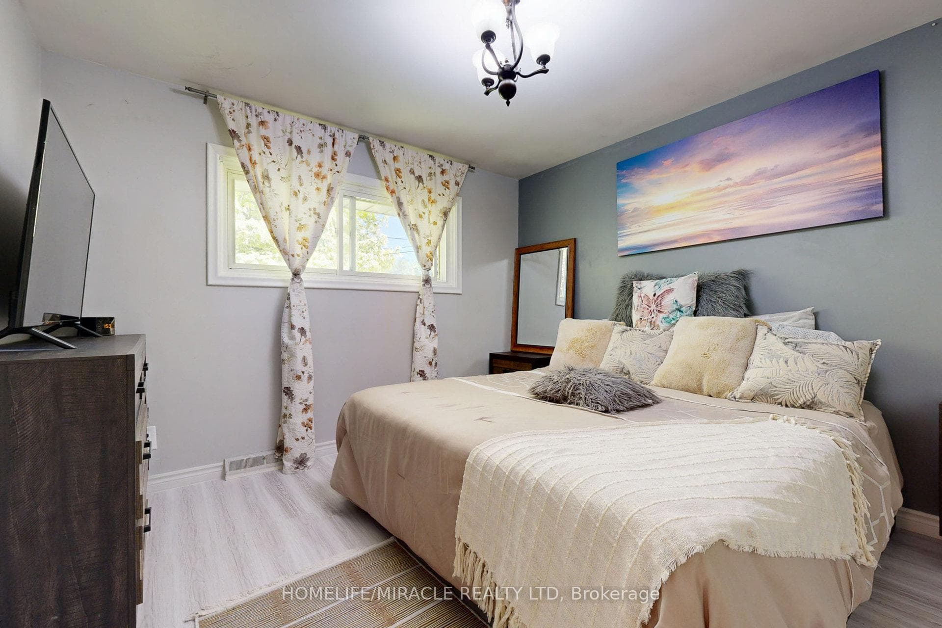 743 Law Street photo 12