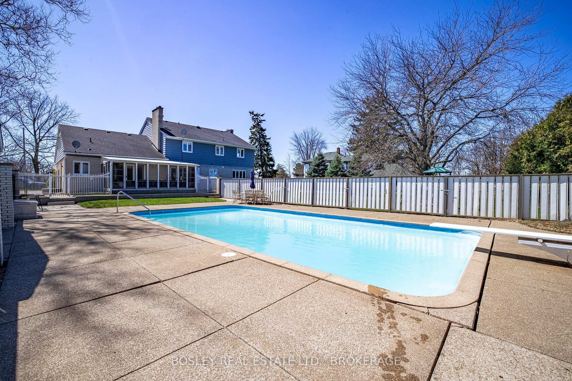 1056 Lakeshore Road photo 43