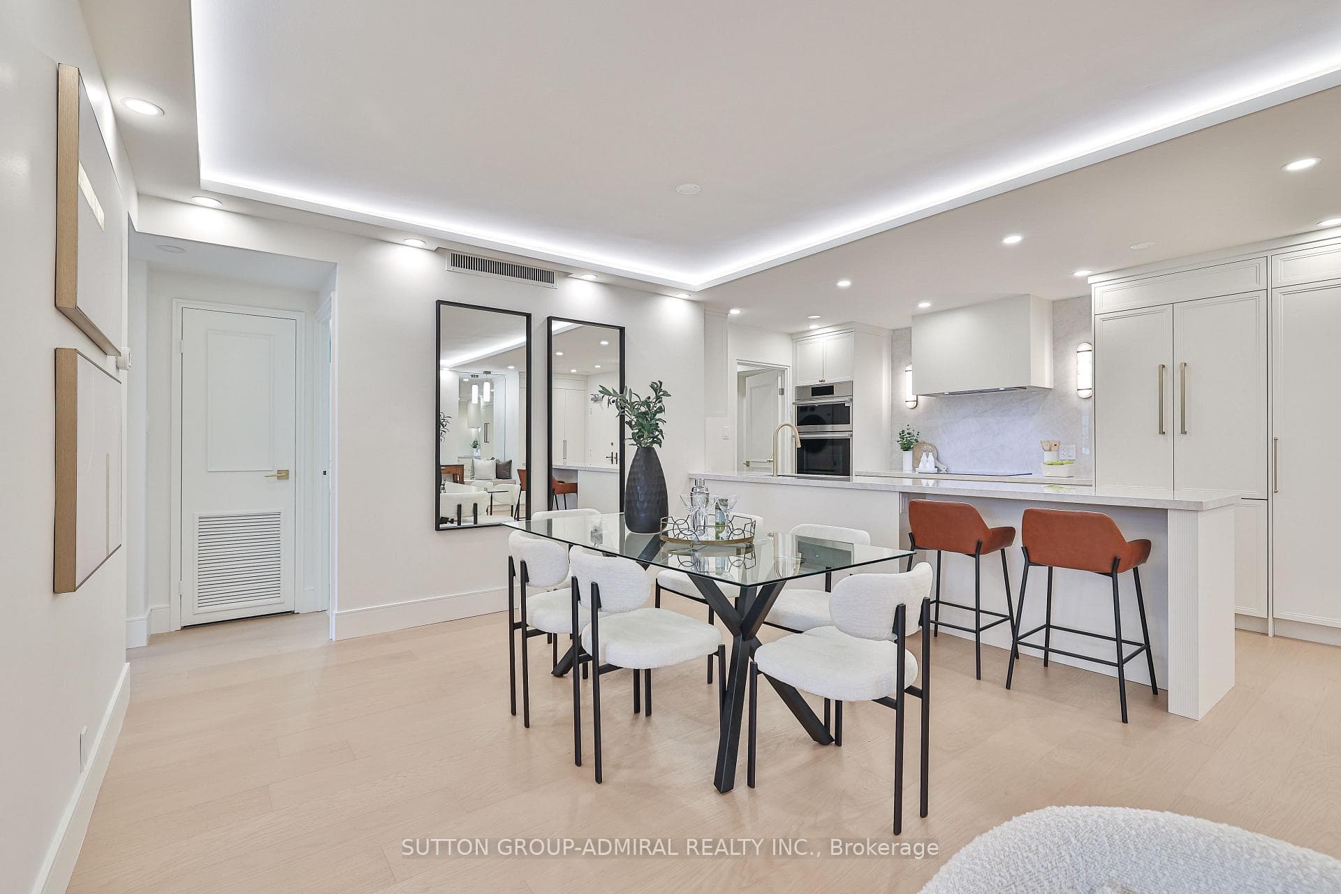 350 Lonsdale Road Unit 402 photo 16