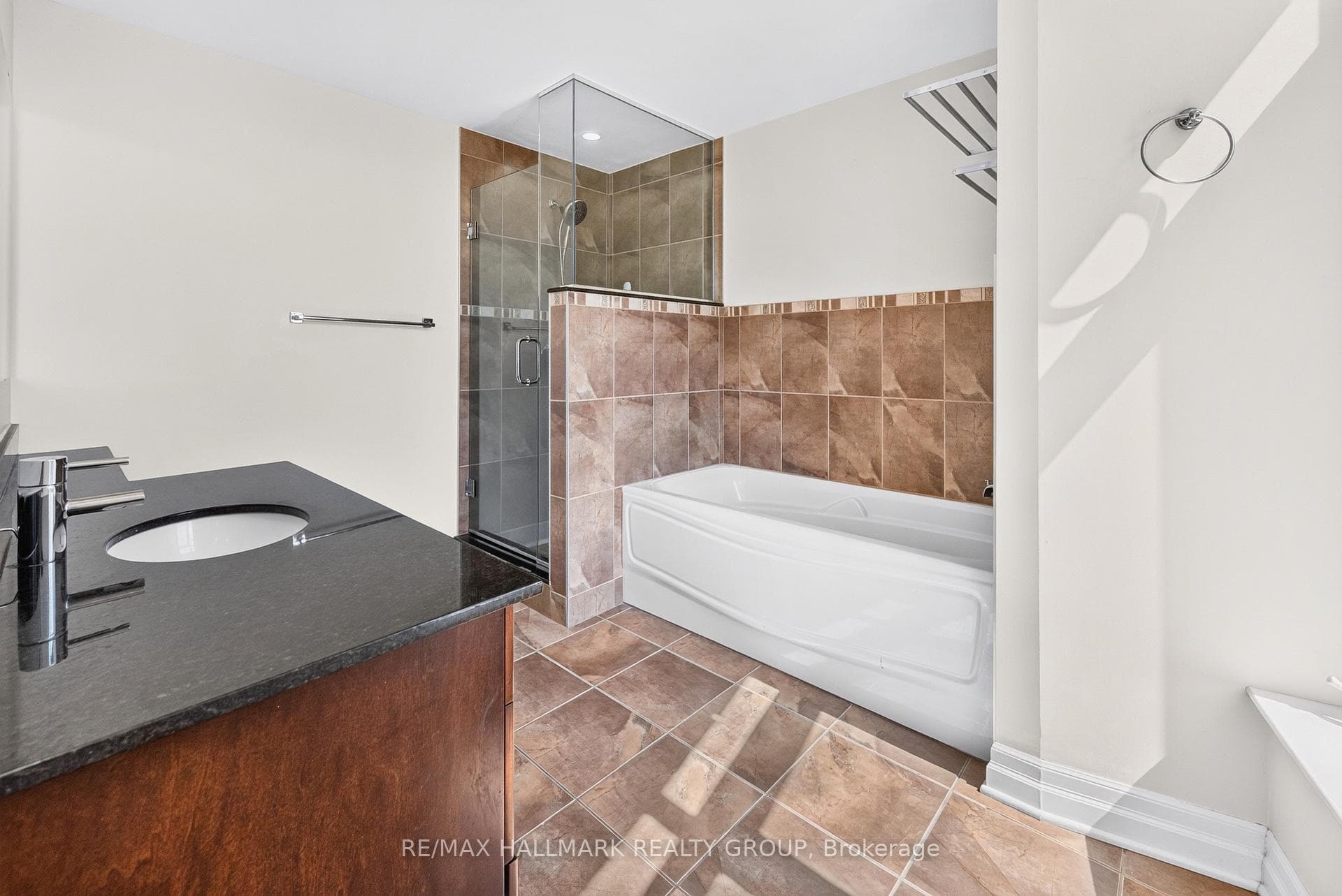 245 Kent Street Unit 909 photo 23