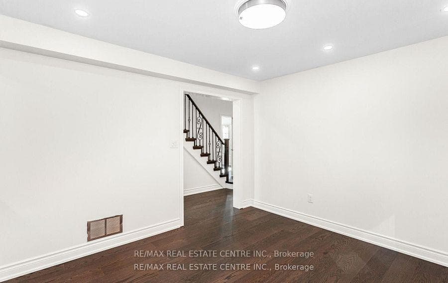42 Howes Street photo 17