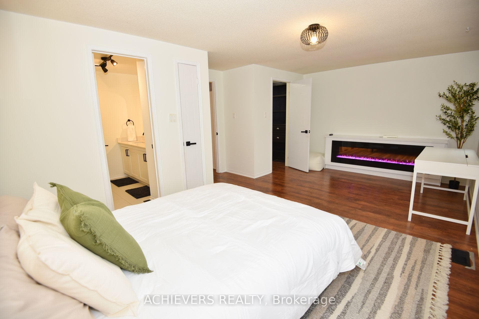 19 Mccullock Crescent photo 25