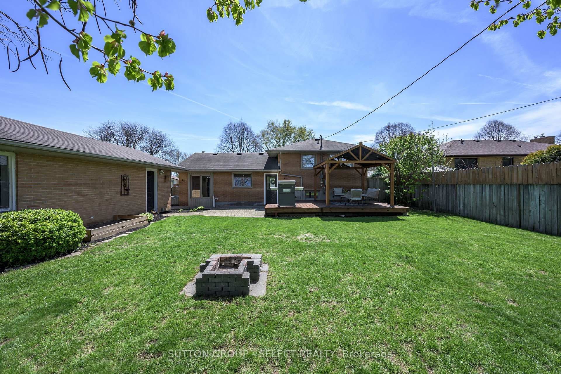 86 TEWKSBURY Crescent photo 38
