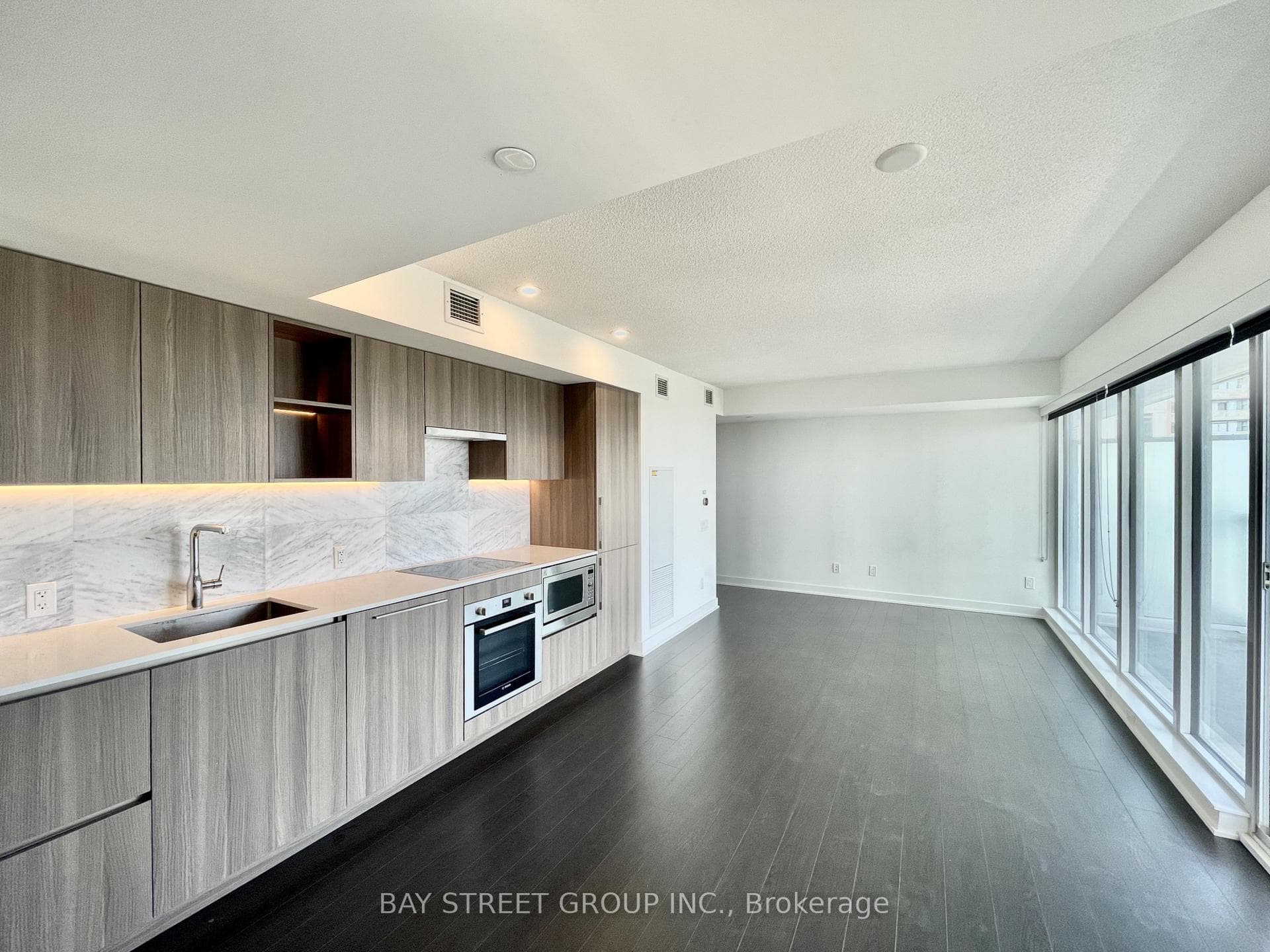19 Bathurst Street Unit 2012 photo 4