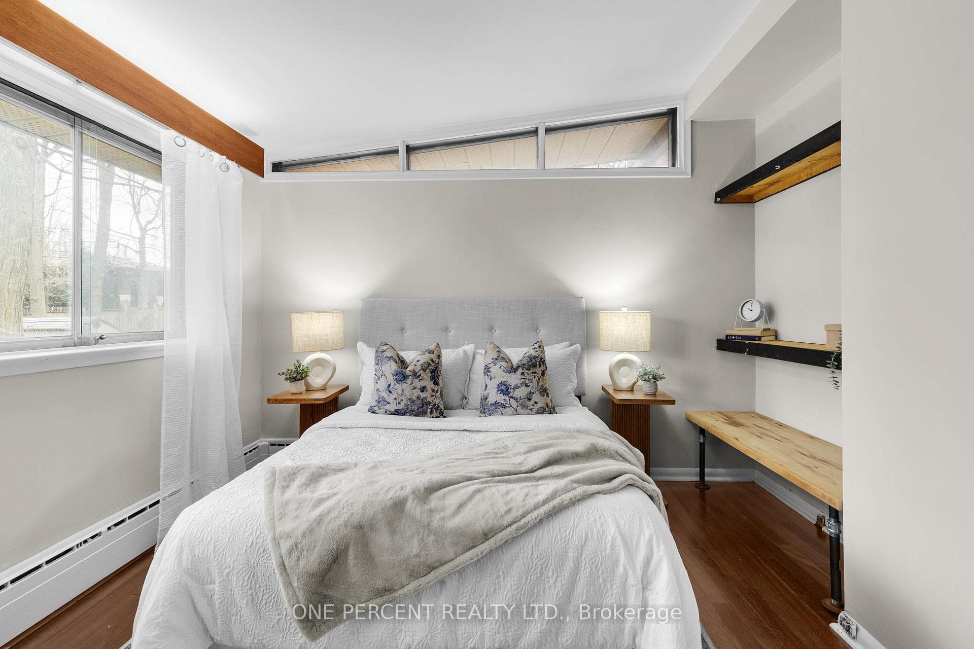 Mid-century modern character & clerestory windows