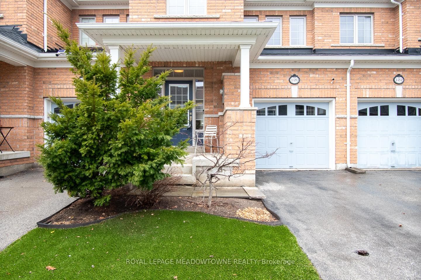 120 Aird Court photo 2