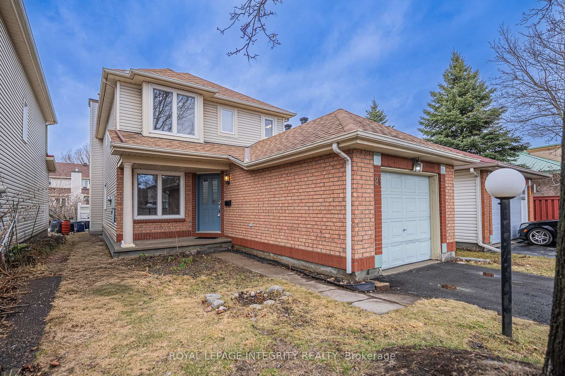 21 QUEENSBURY Drive photo 2