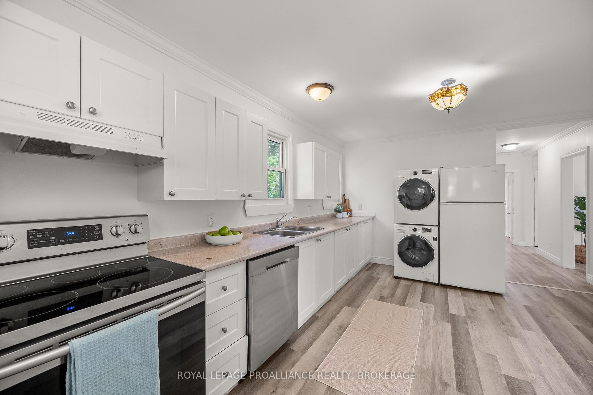 260 Elmwood Street photo 9