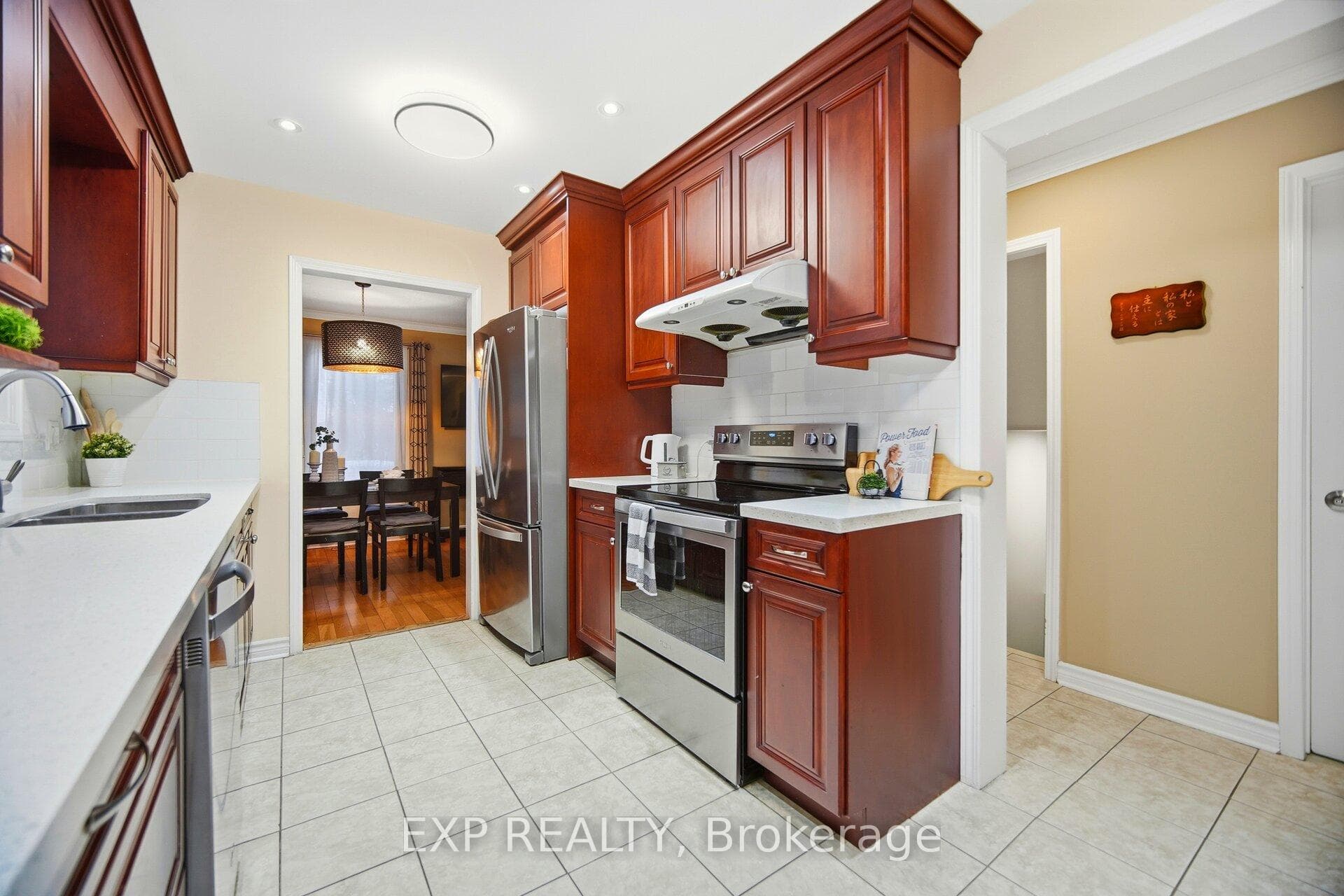 7 Ferri Crescent photo 12