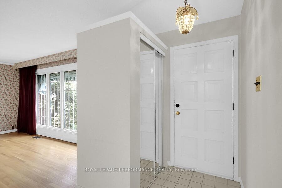 34 Hilliard Avenue photo 4