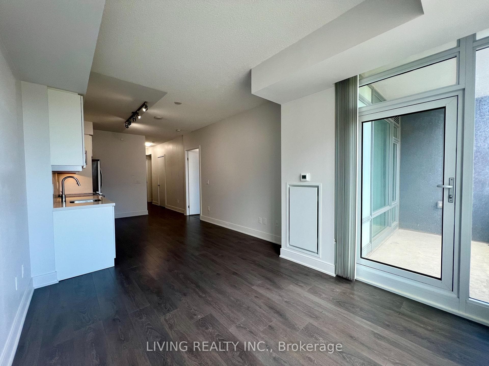 525 Adelaide Street Unit 809 photo 4