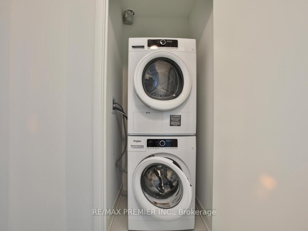 681 Yonge Street Unit 306 photo 21