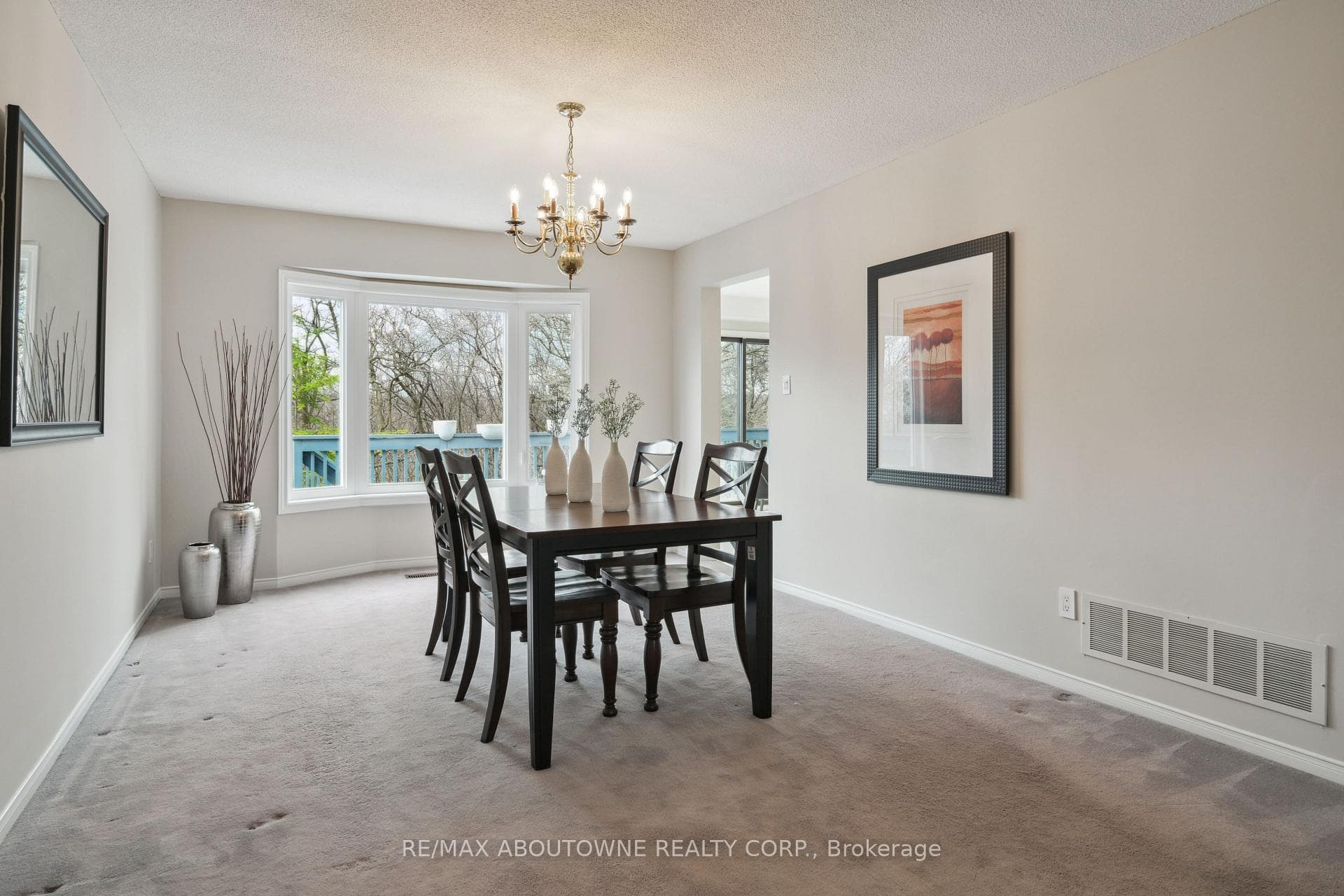1262 Winterbourne Drive photo 9