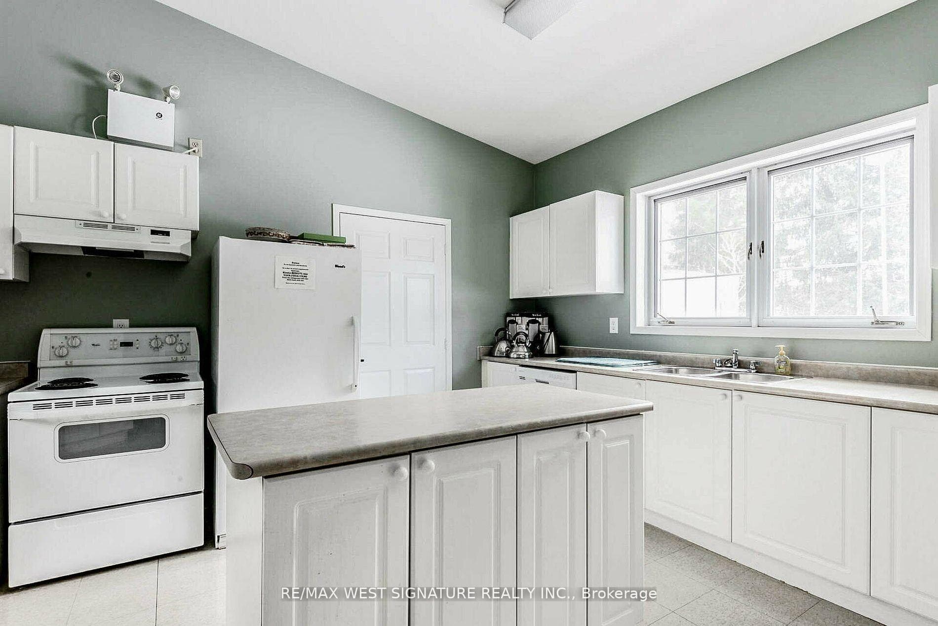 75 Treelawn Boulevard Unit 203 photo 25