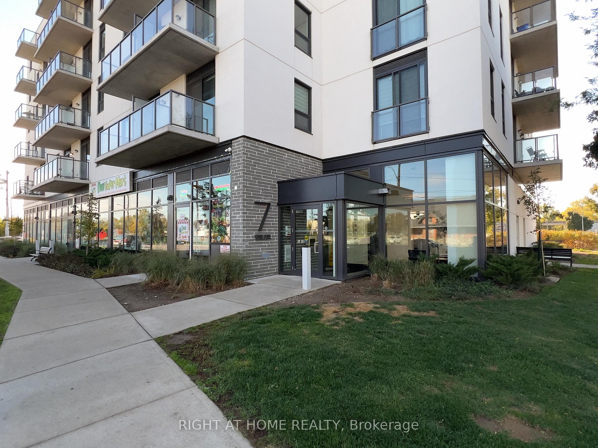 7 Erie Avenue Unit 711 photo 2