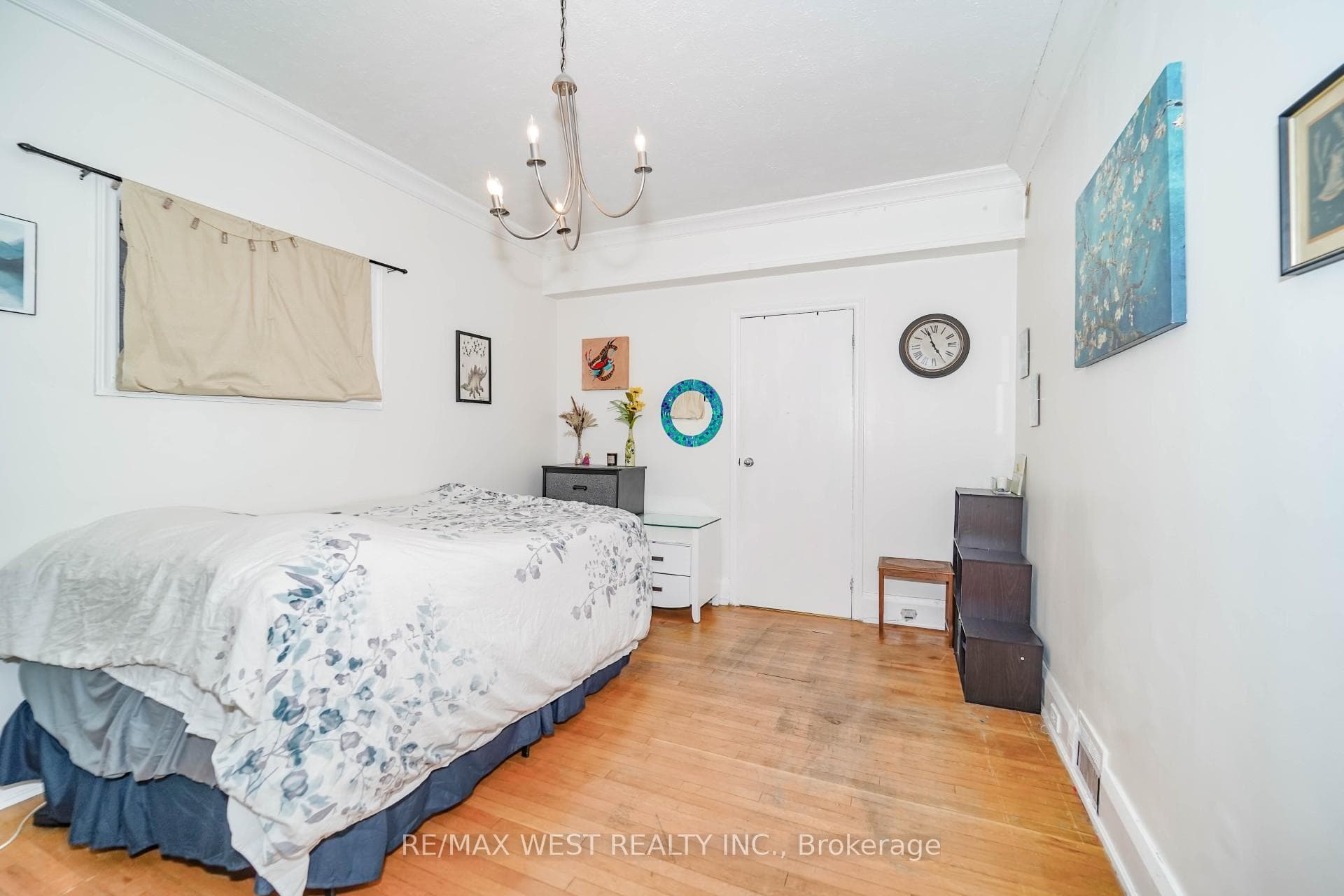 1529 Dufferin Street photo 9
