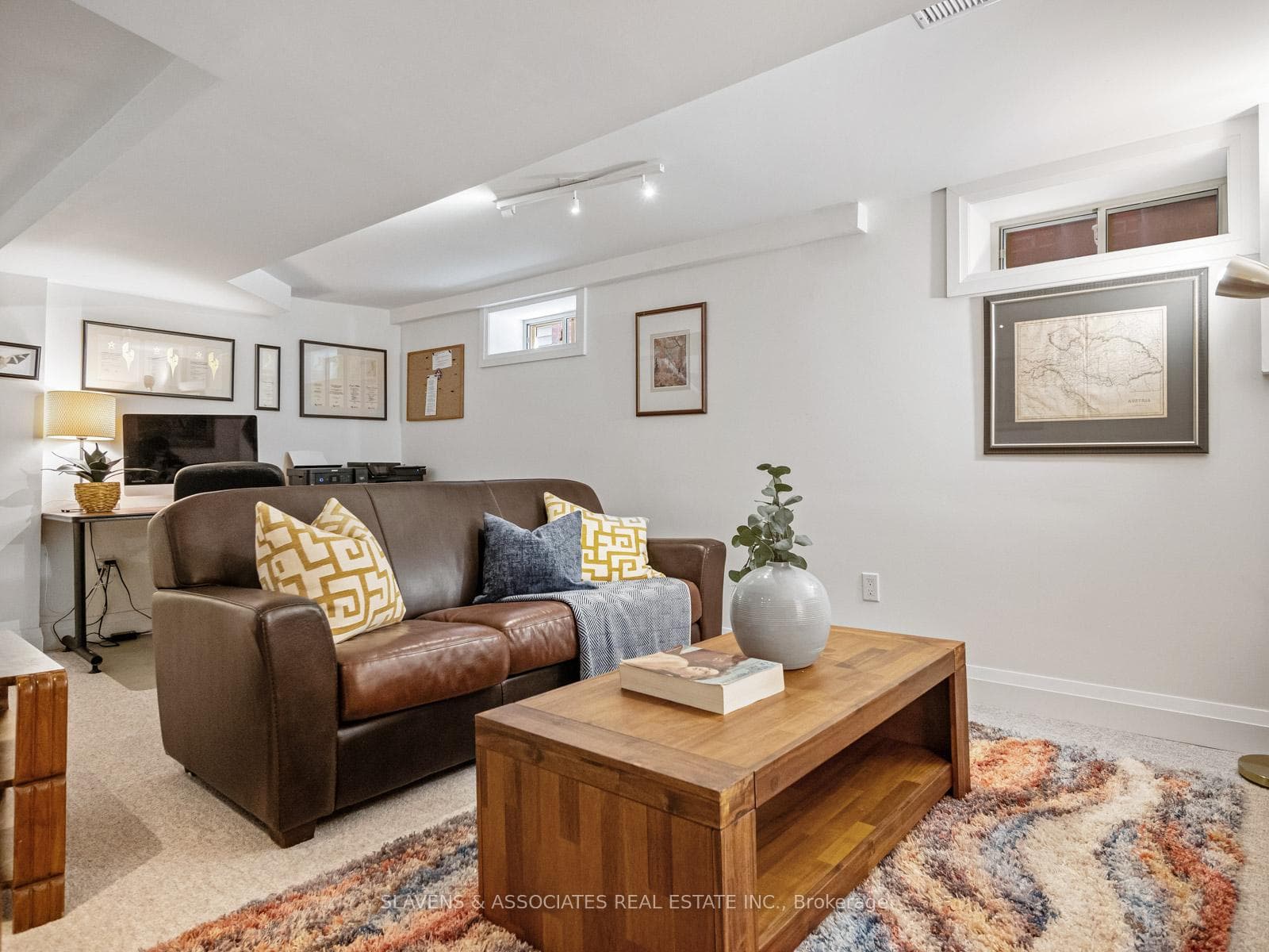 479 Clinton Street photo 29