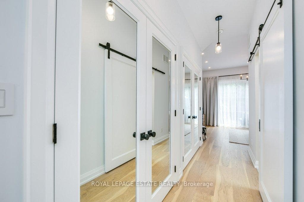 25 Herbert Avenue photo 20