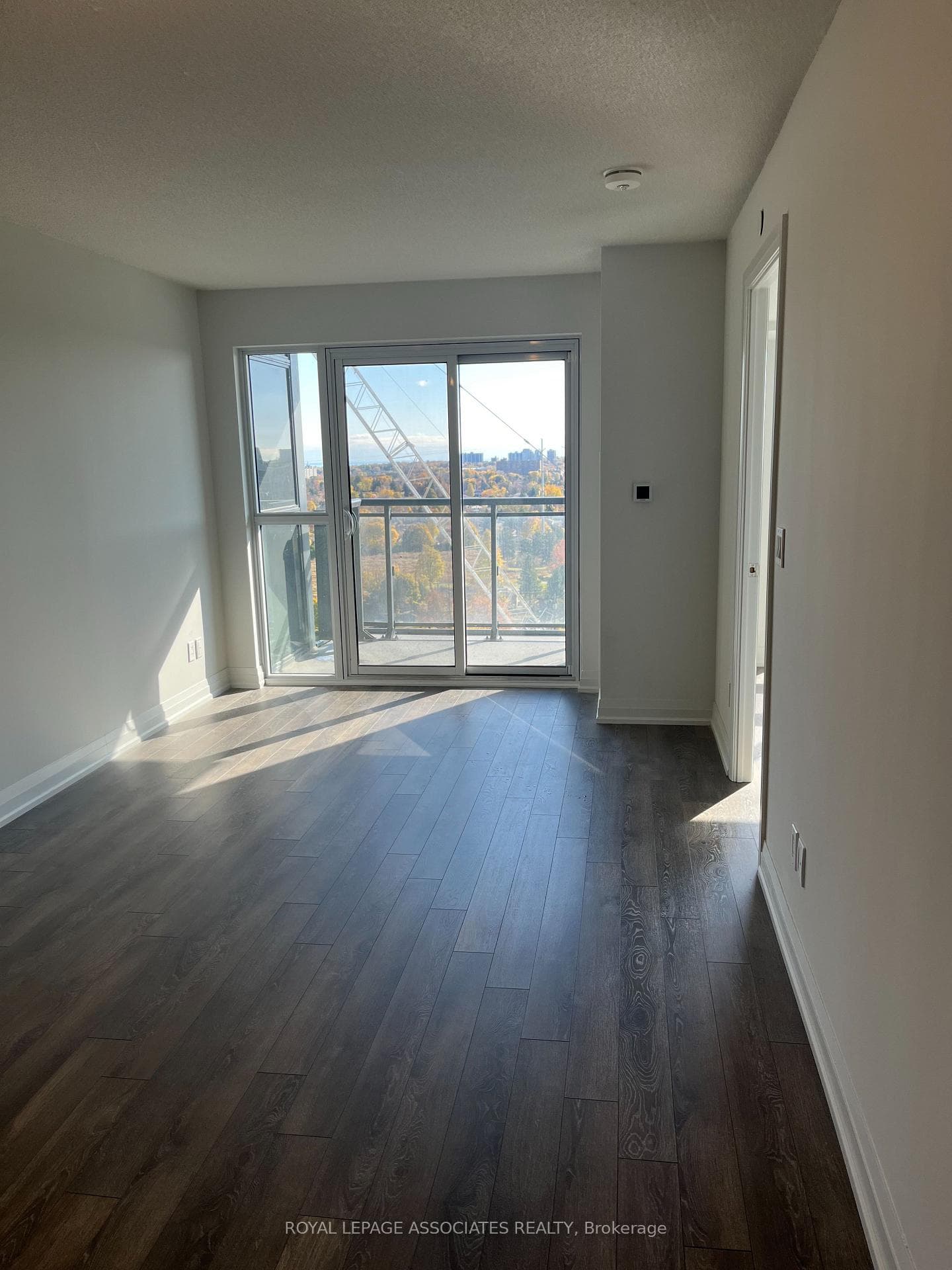 20 Meadowglen Place Unit 1605 photo 8