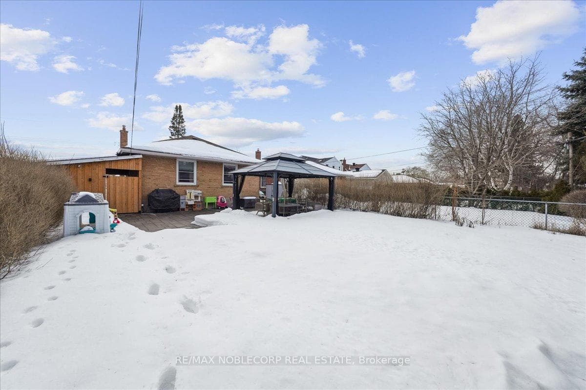72 Christina Crescent photo 48