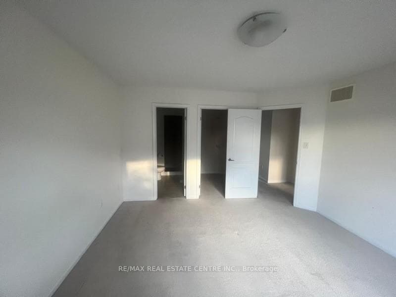 242 Gleave Terrace photo 12