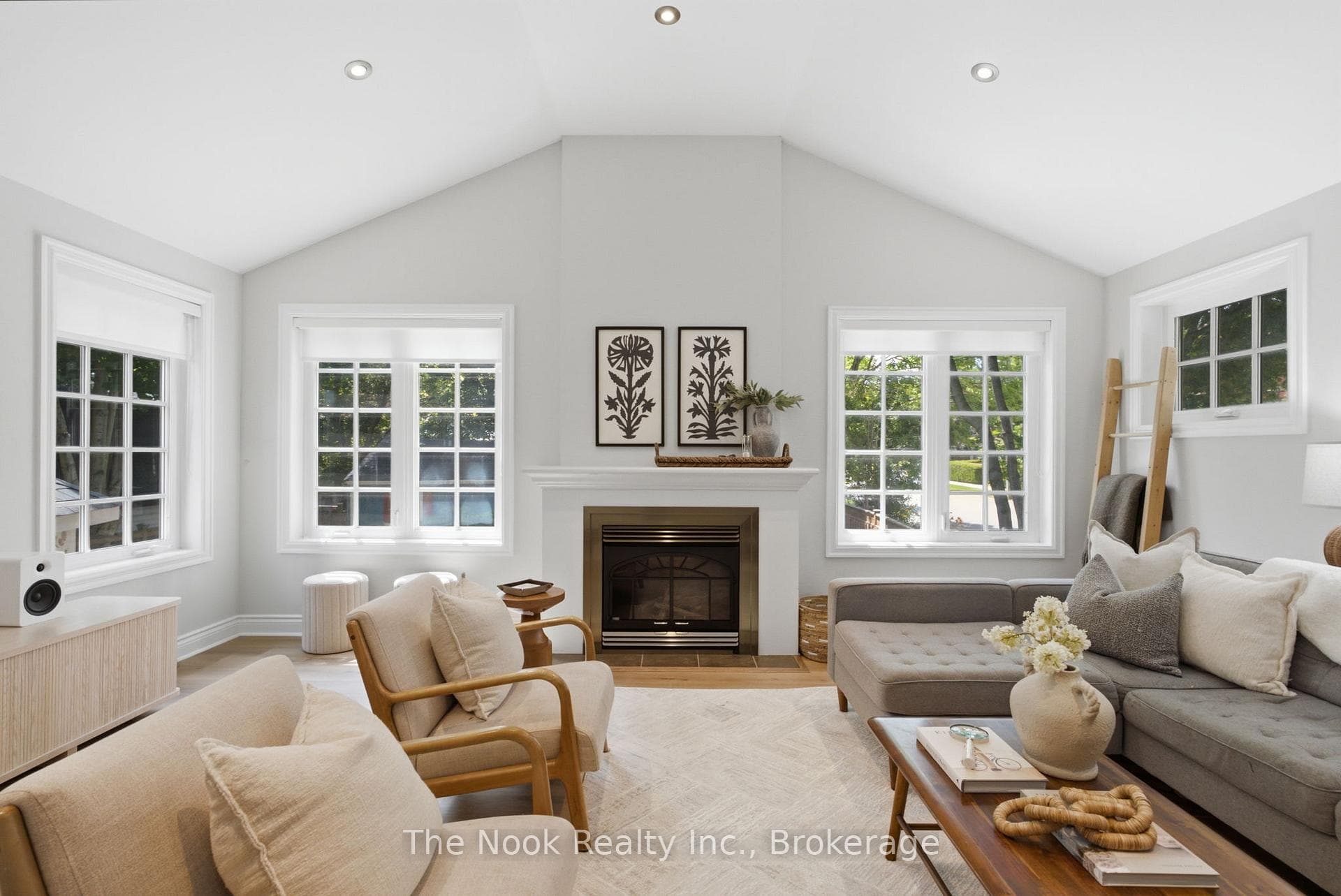 400 Byron Street photo 19