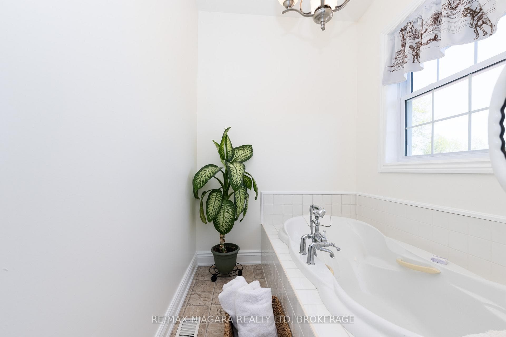 4pc Ensuite Bathroom