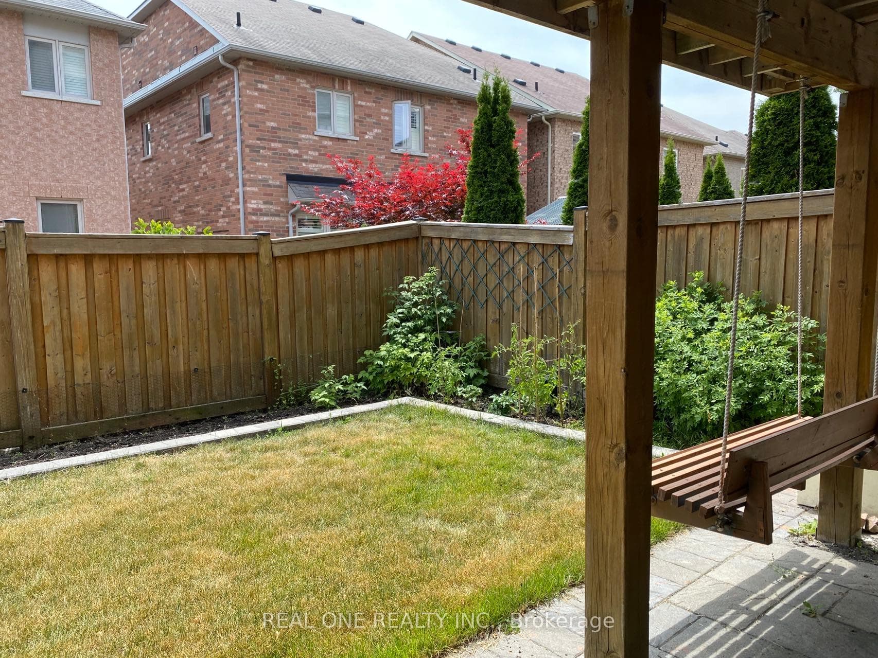 43 Estrella Crescent Unit Bsmt photo 9