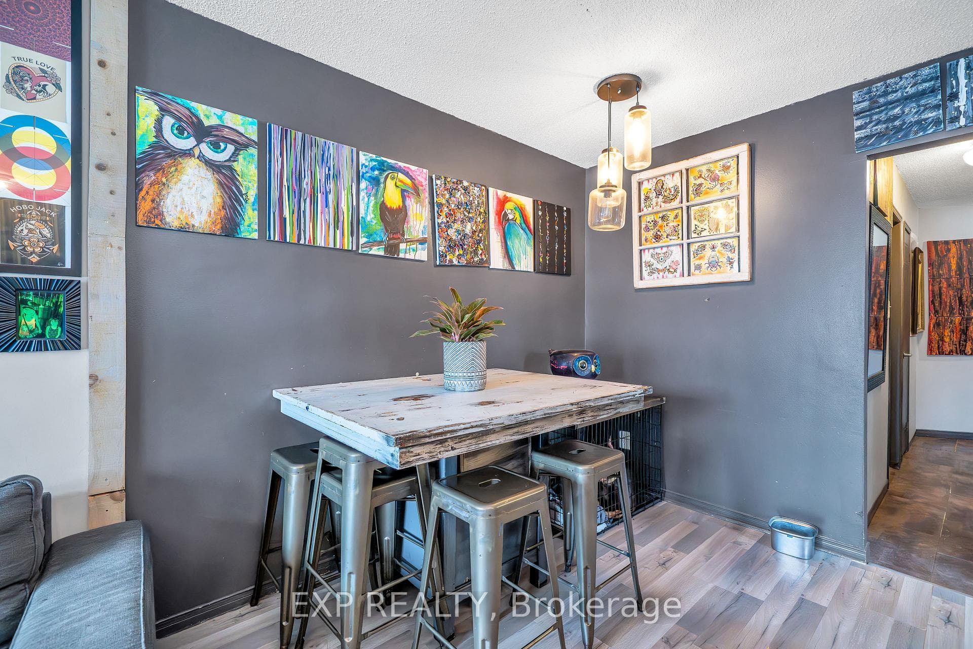 679 Frobisher Court photo 7