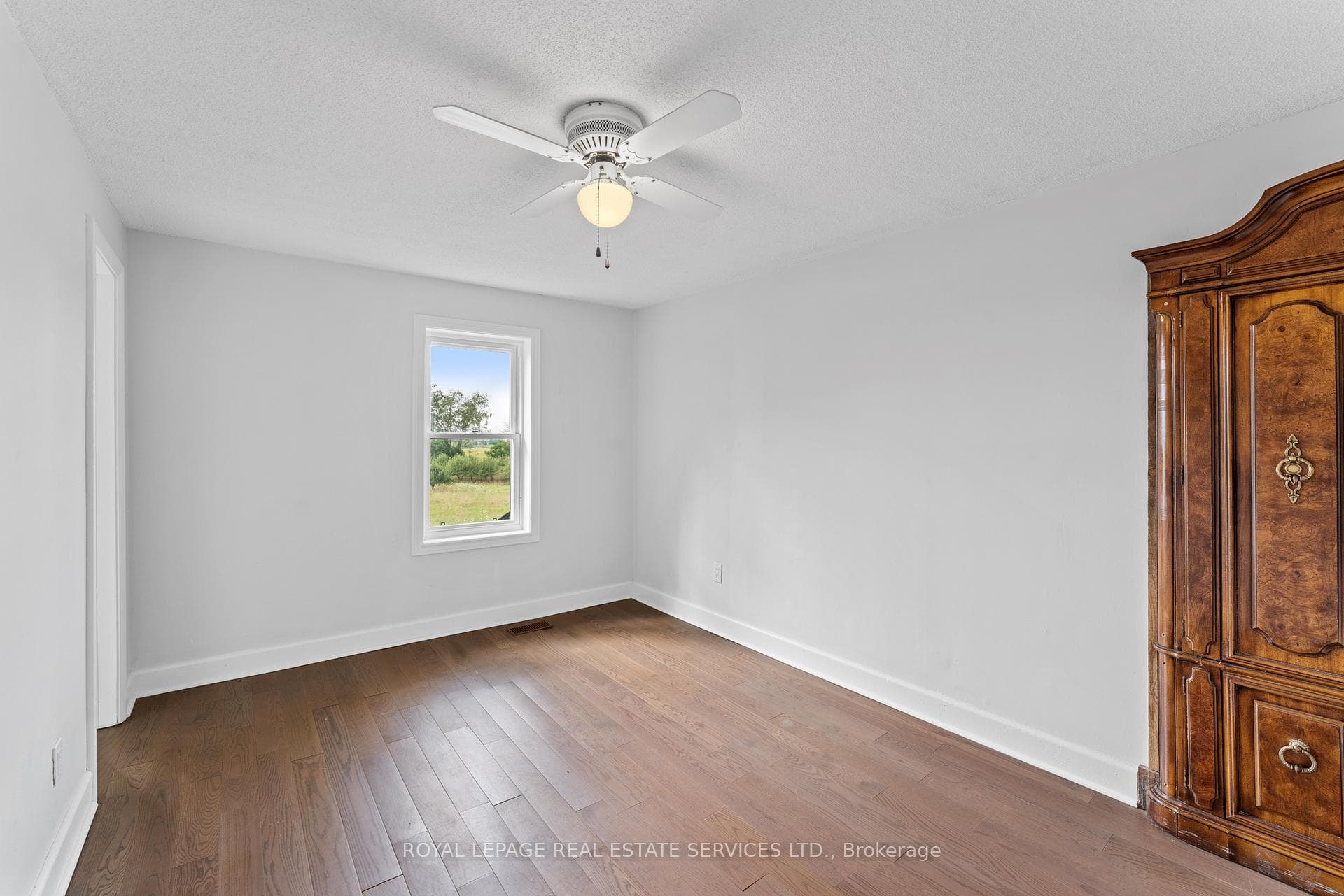 875 Collinson Road photo 19