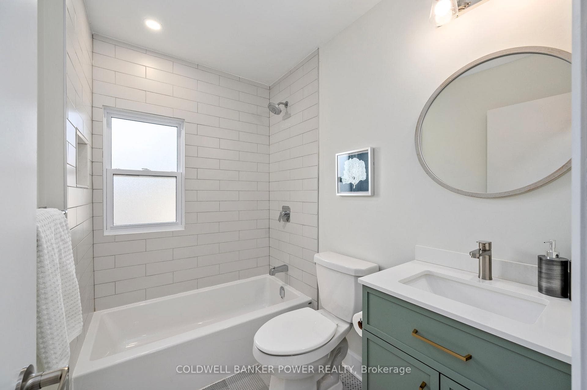 8 Eastman Avenue photo 16