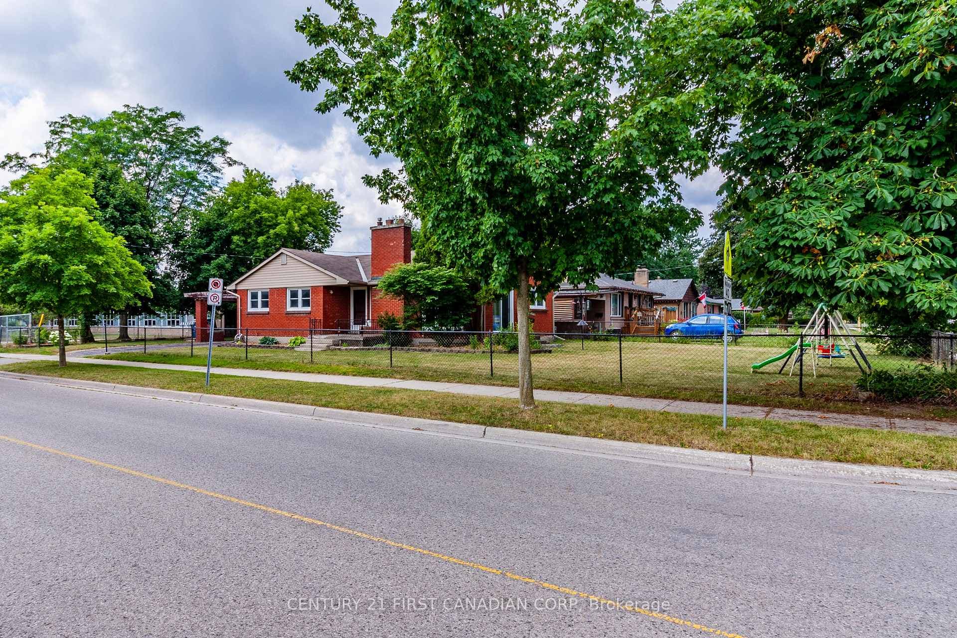1721 Moffatt Avenue photo 7