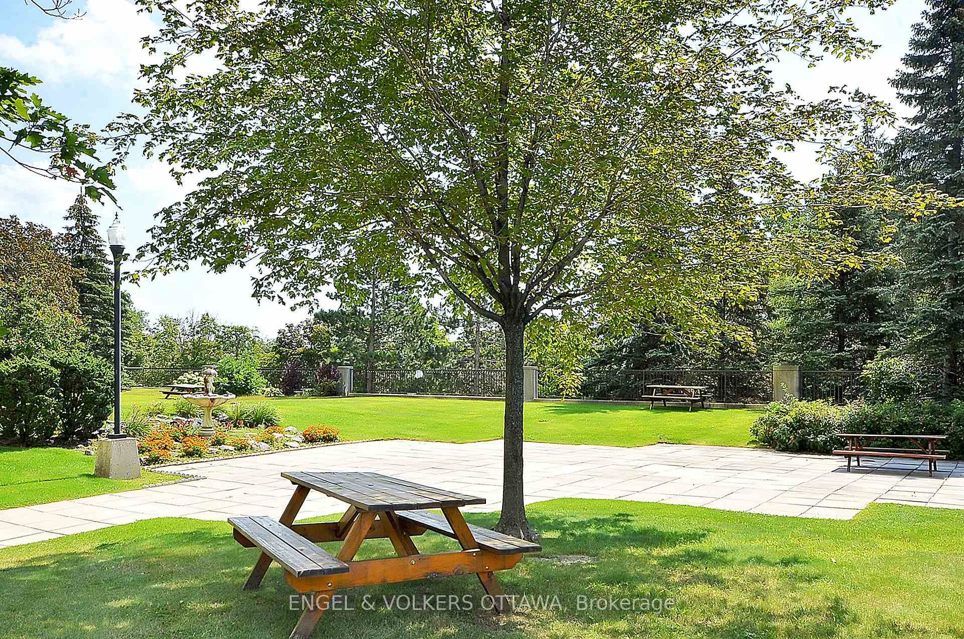 545 St-Laurent Boulevard Unit 2507 photo 44