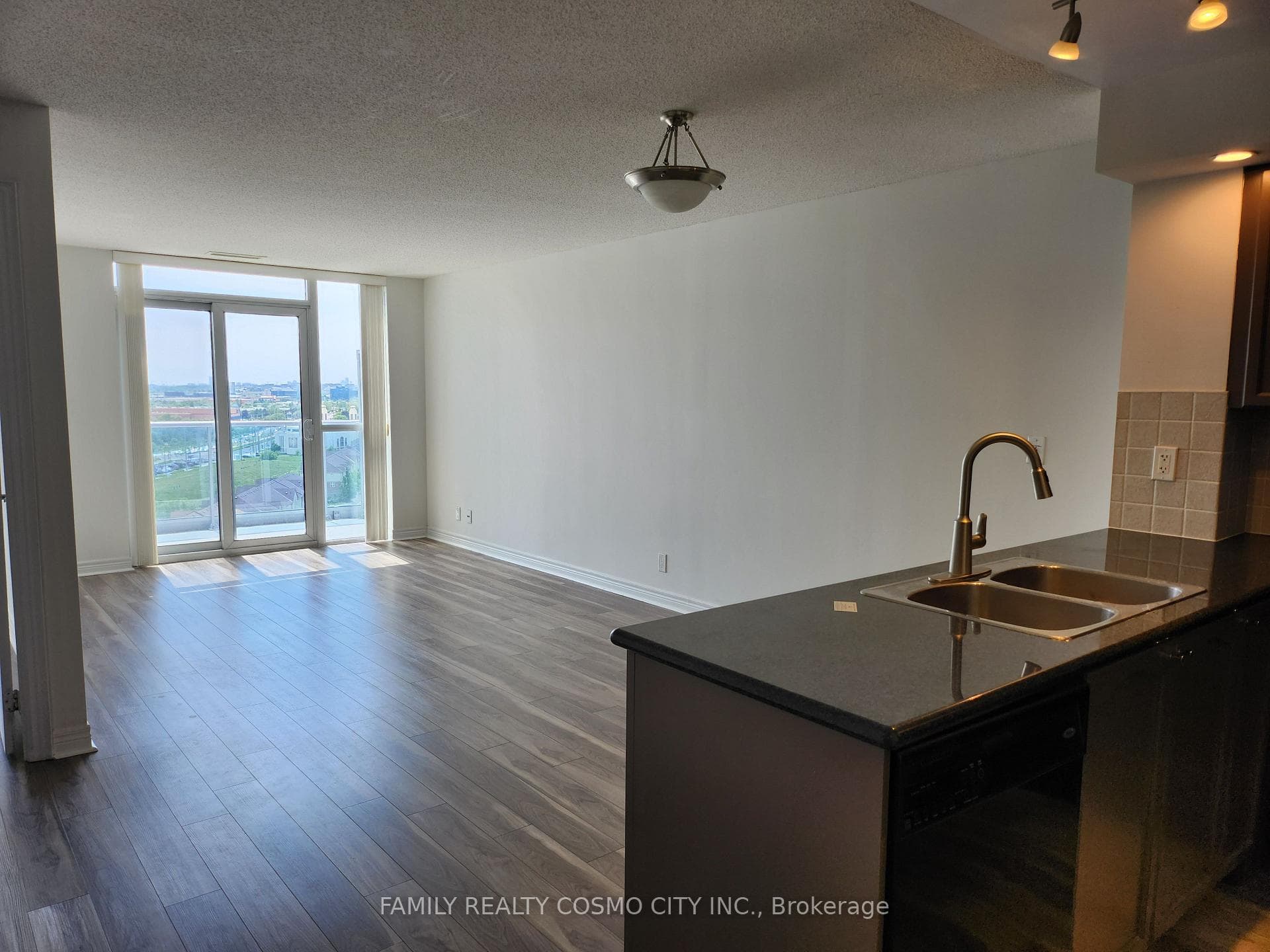 33 COX Boulevard Unit 1606 photo 3