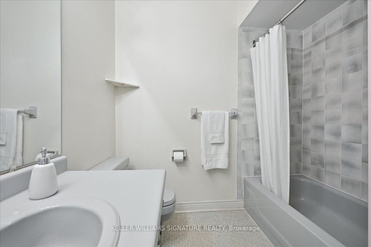 2035 Chrisdon Road photo 28