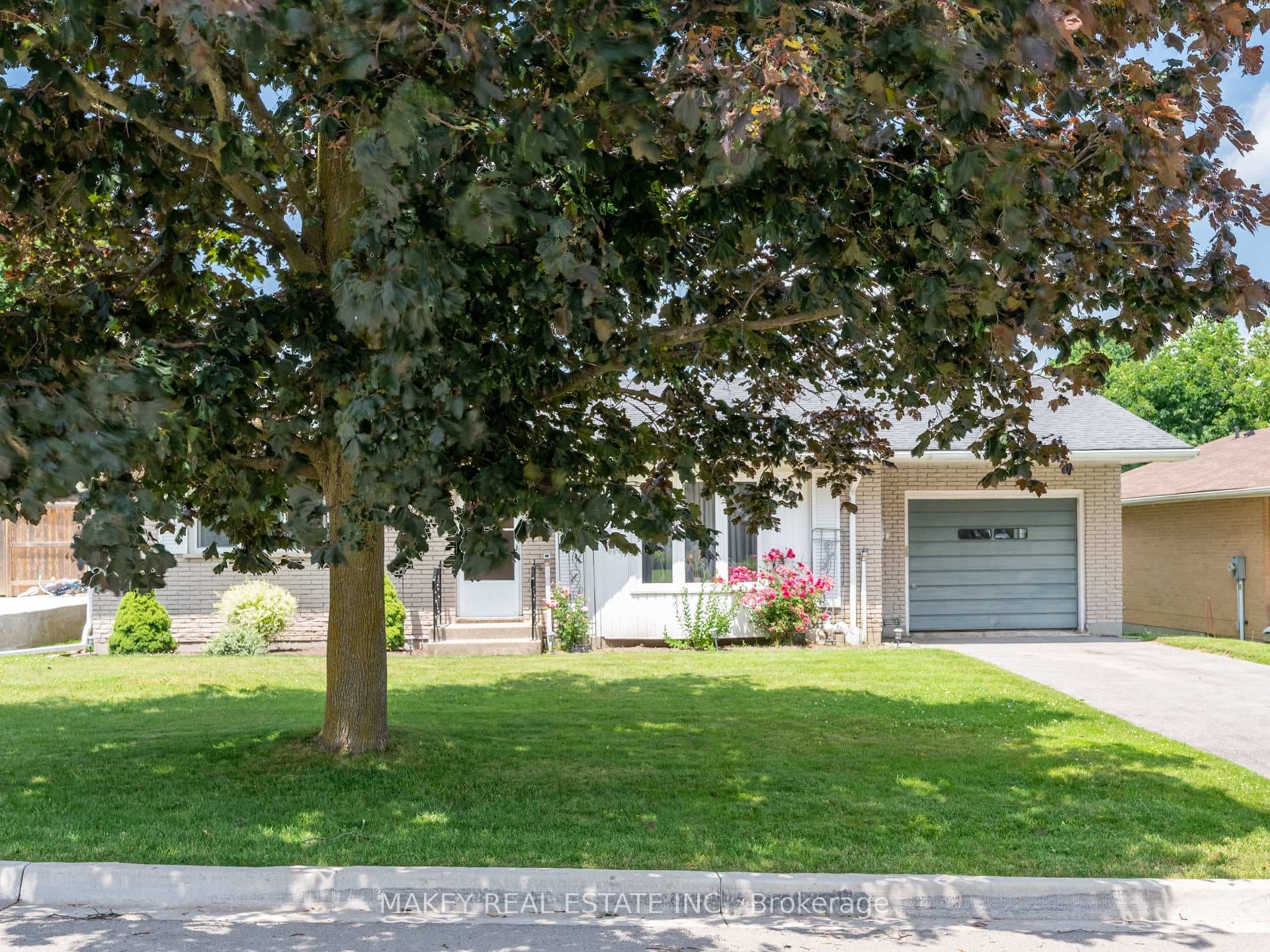 16 Fergusson Avenue photo 2