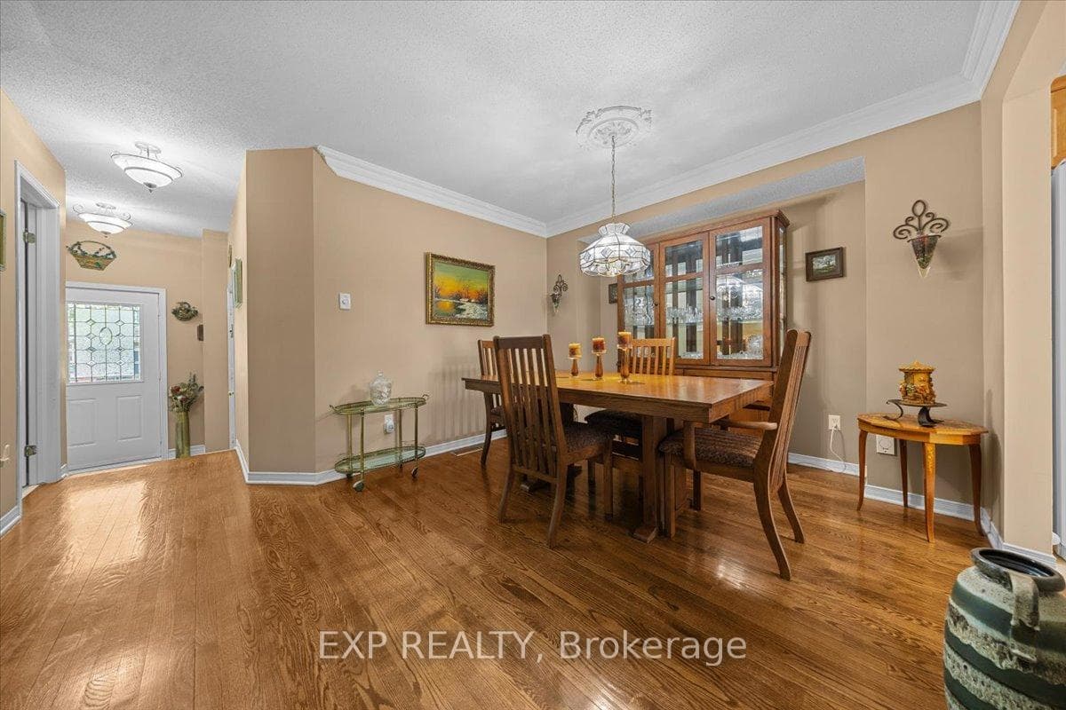 494 Lawler Crescent photo 6
