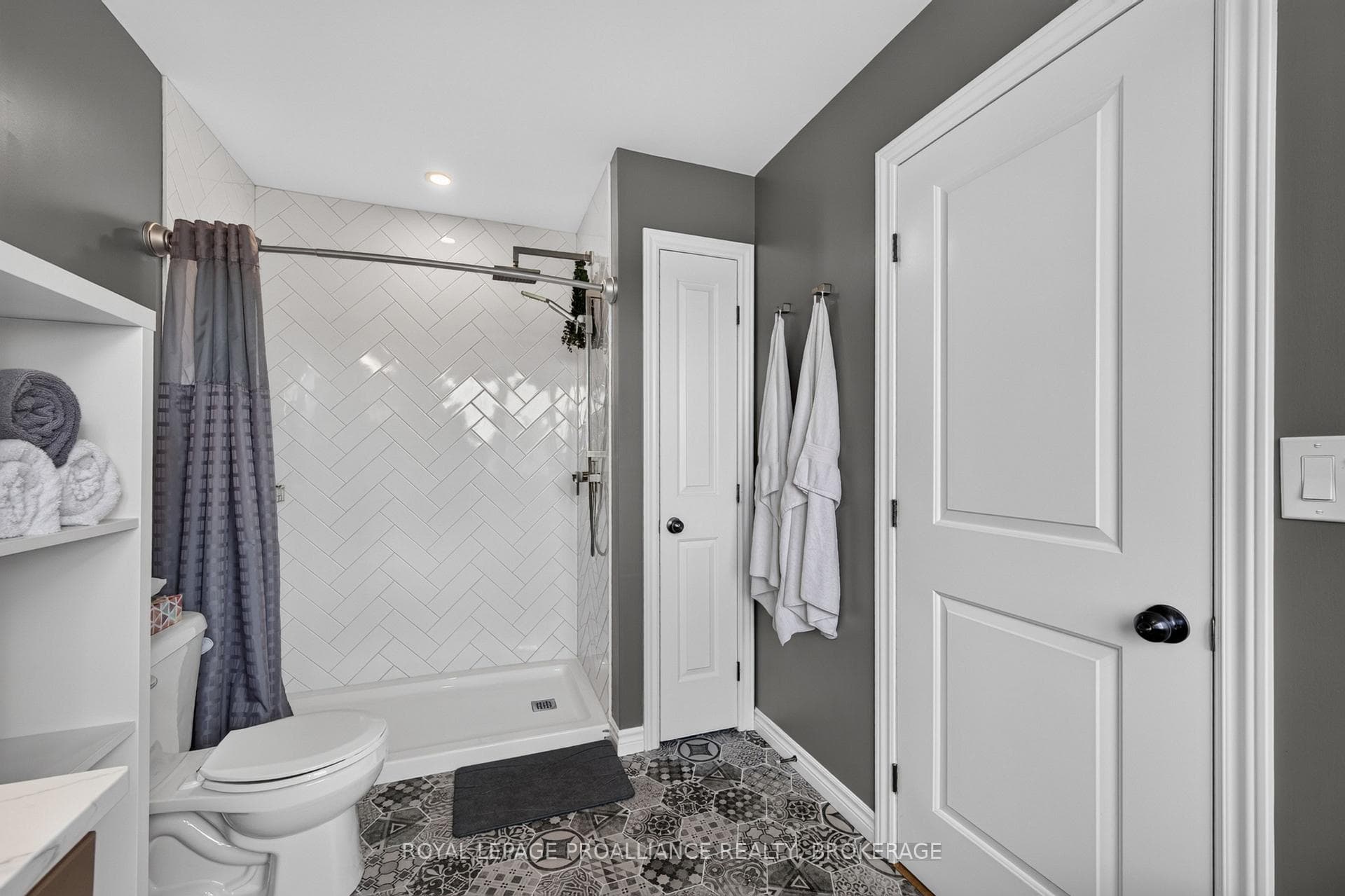 378 Buckthorn Drive photo 30