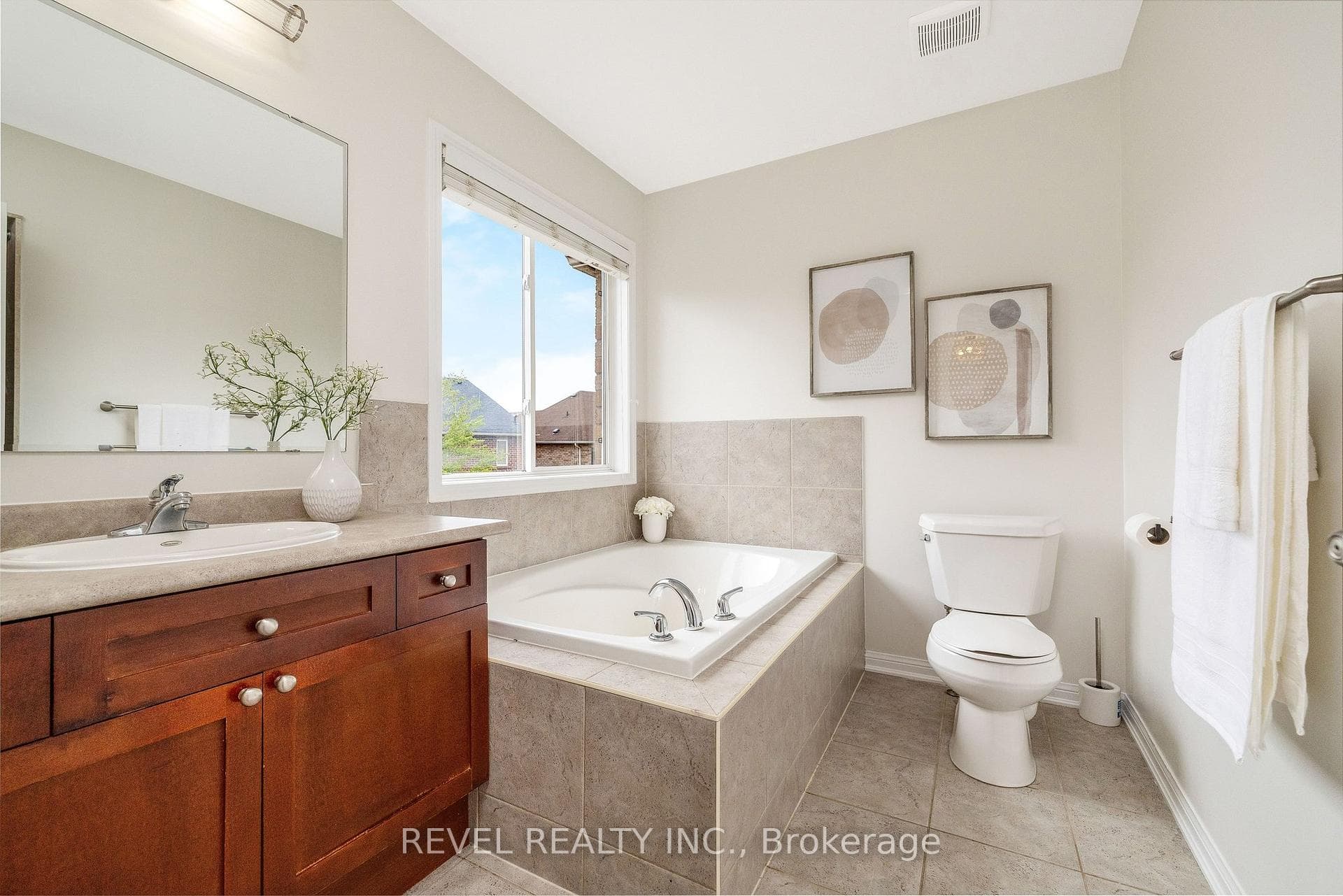 918 Hepburn Road photo 21