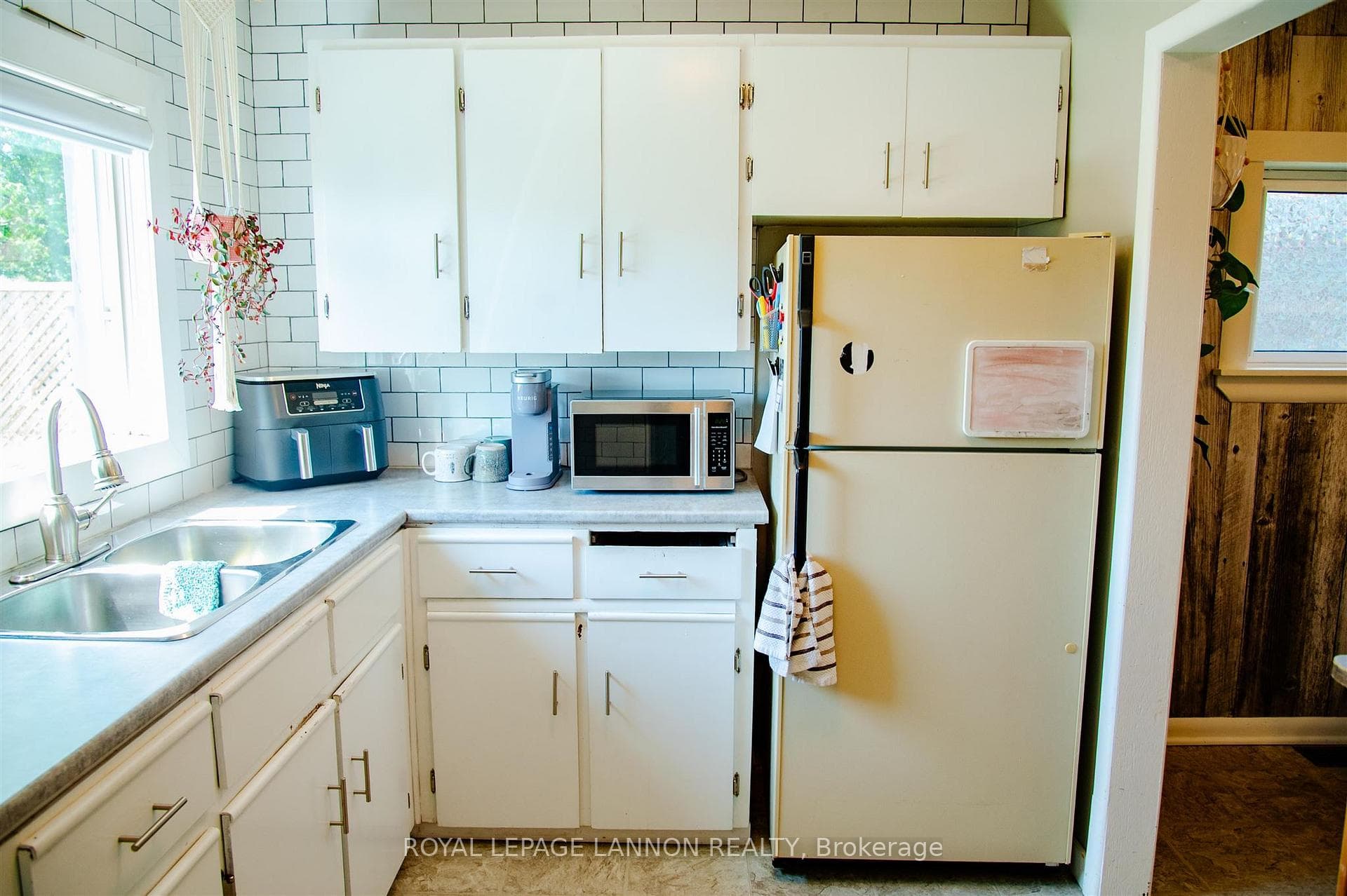 37 Velva Avenue photo 5