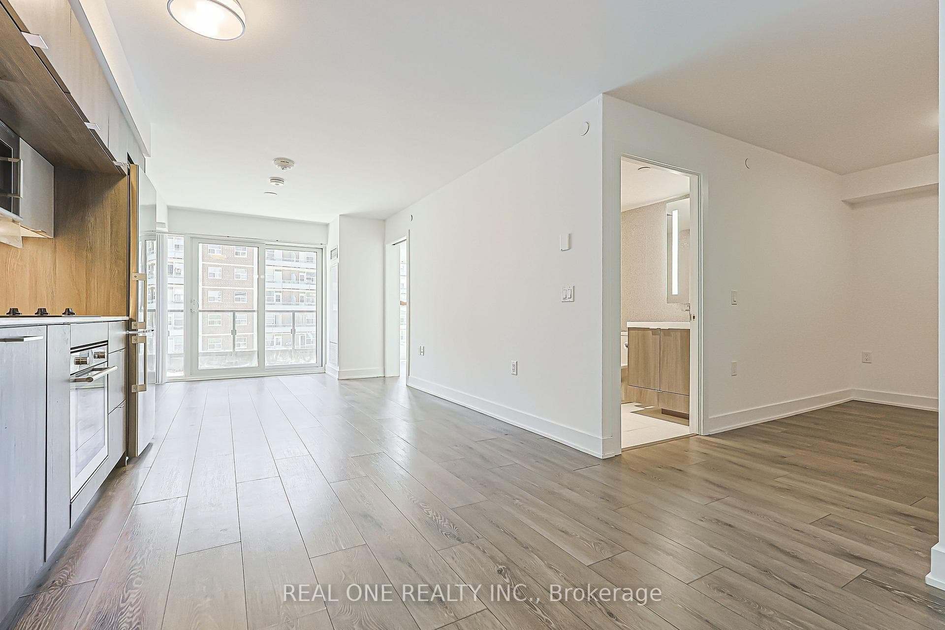 585 Bloor St East Street Unit 821 photo 16