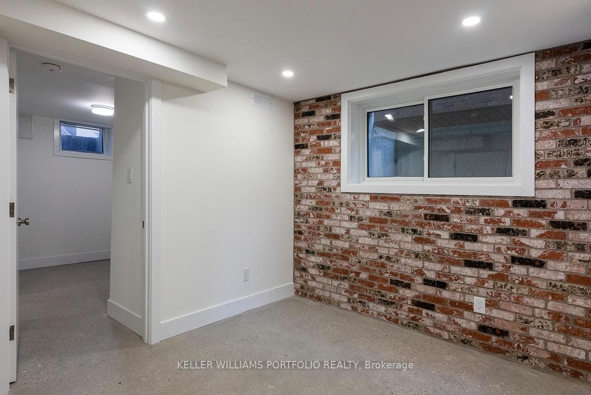 180 Maria Street Unit Lower photo 4