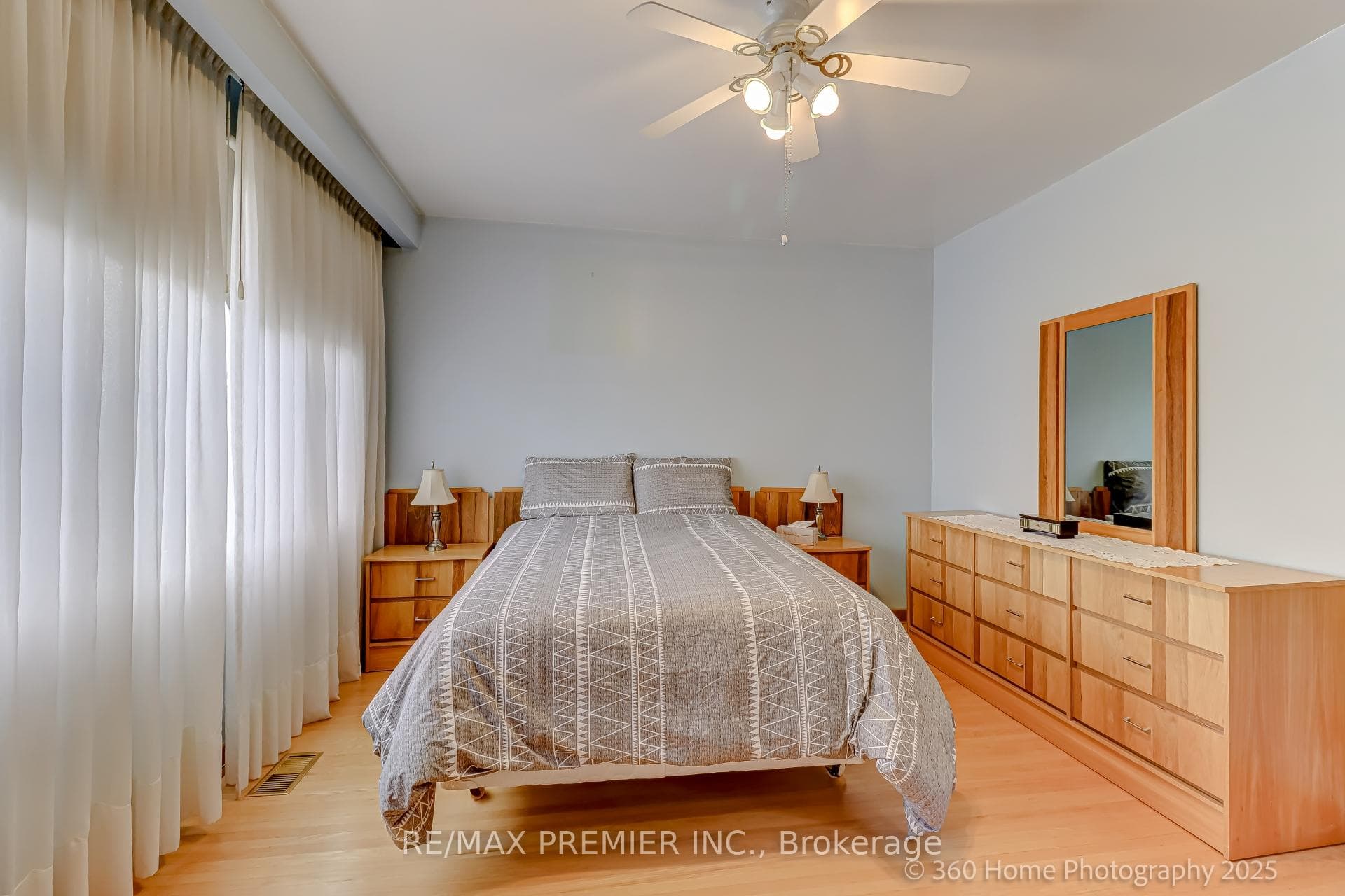 397 Blackthorn Avenue photo 14