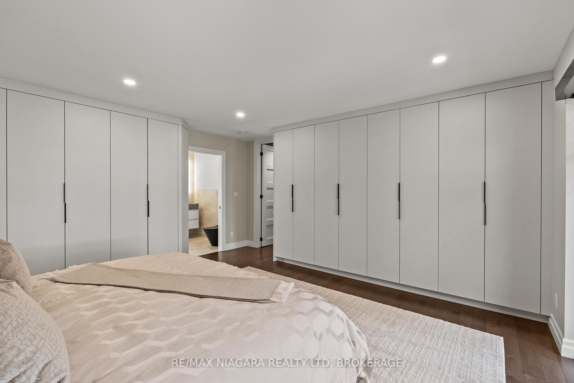 14690 Niagara Parkway photo 25