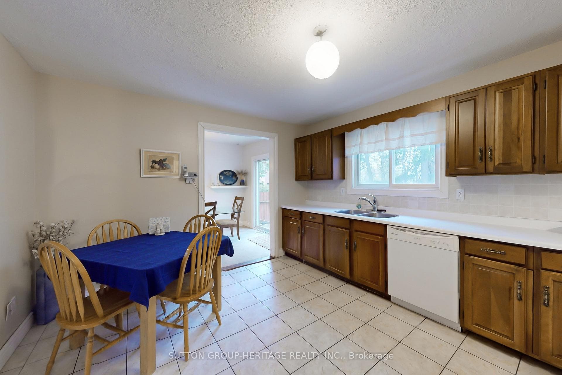 627 Park Crescent photo 13
